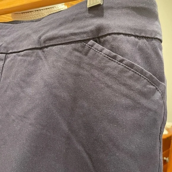 LIZ CLAIBORNE SHORTS - Picture 4 of 6